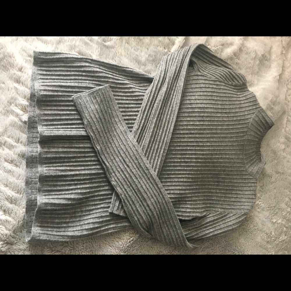 Grey Forever 21 Sweater - Picture 4 of 4